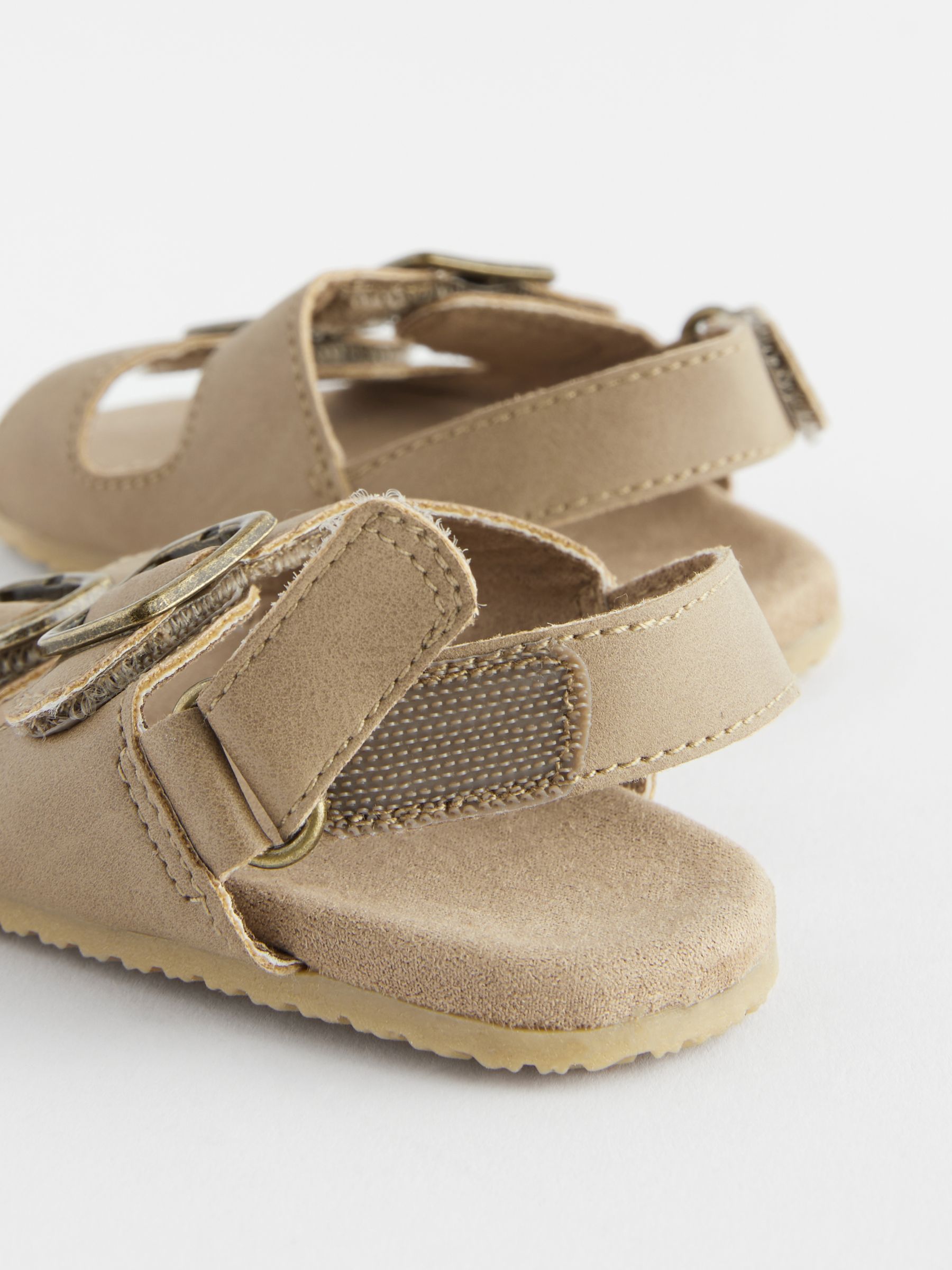 Kiezelkleurig neutraal - Babysandalen met klittenbandsluiting en kurken voetbed (0-24mnd)