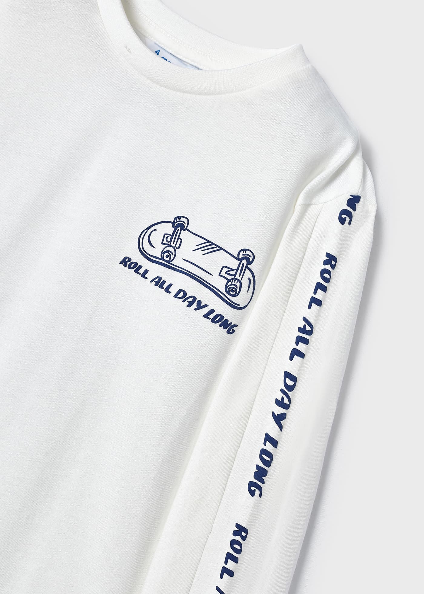 Camiseta Better Cotton com estampa em relevo para meninos