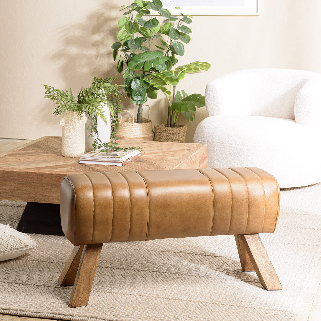 Macabane Banc matelassé en Cuir pieds inclinés en Manguier marron - 89x32x48 cm