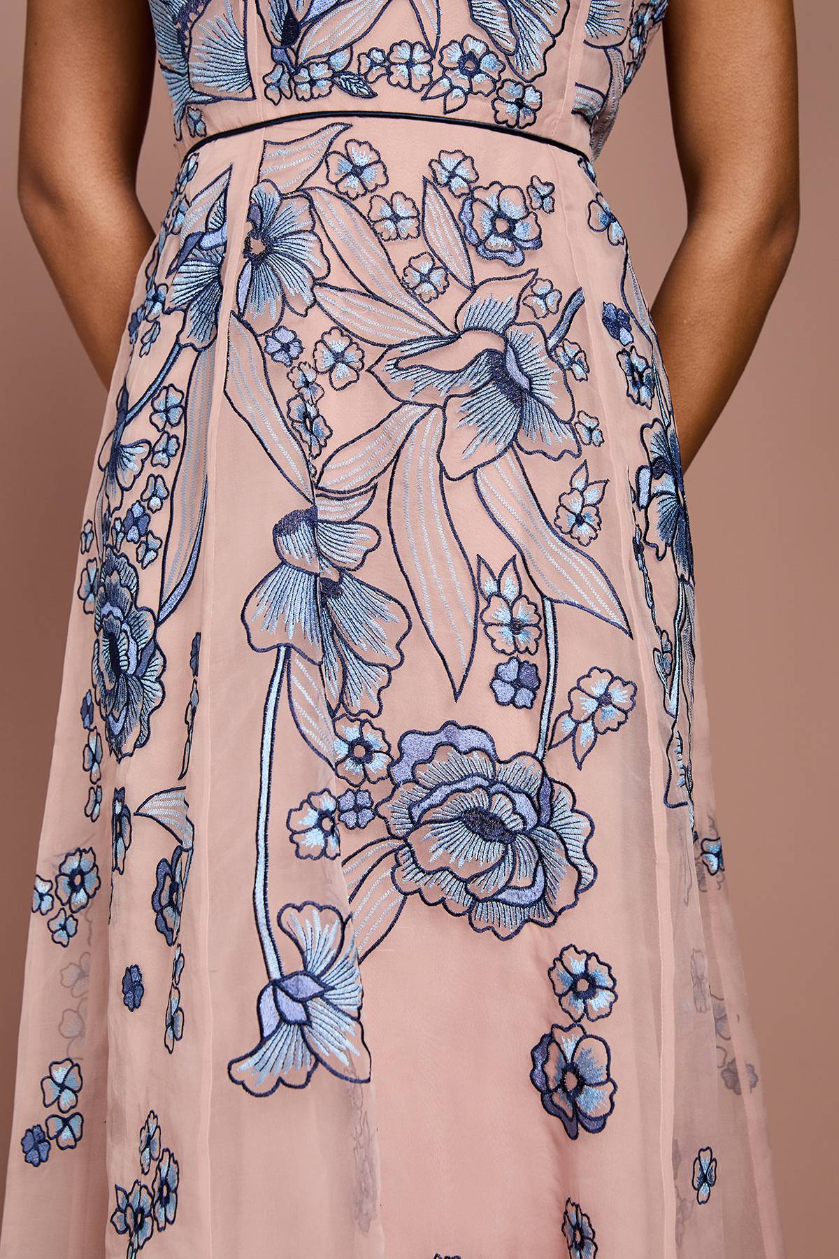 Coast Robe Midi À Manches Ajourées Brodées Florales