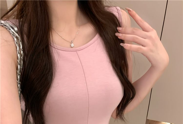 Tel tot 10 - Tanktop met ronde hals en effen peplum