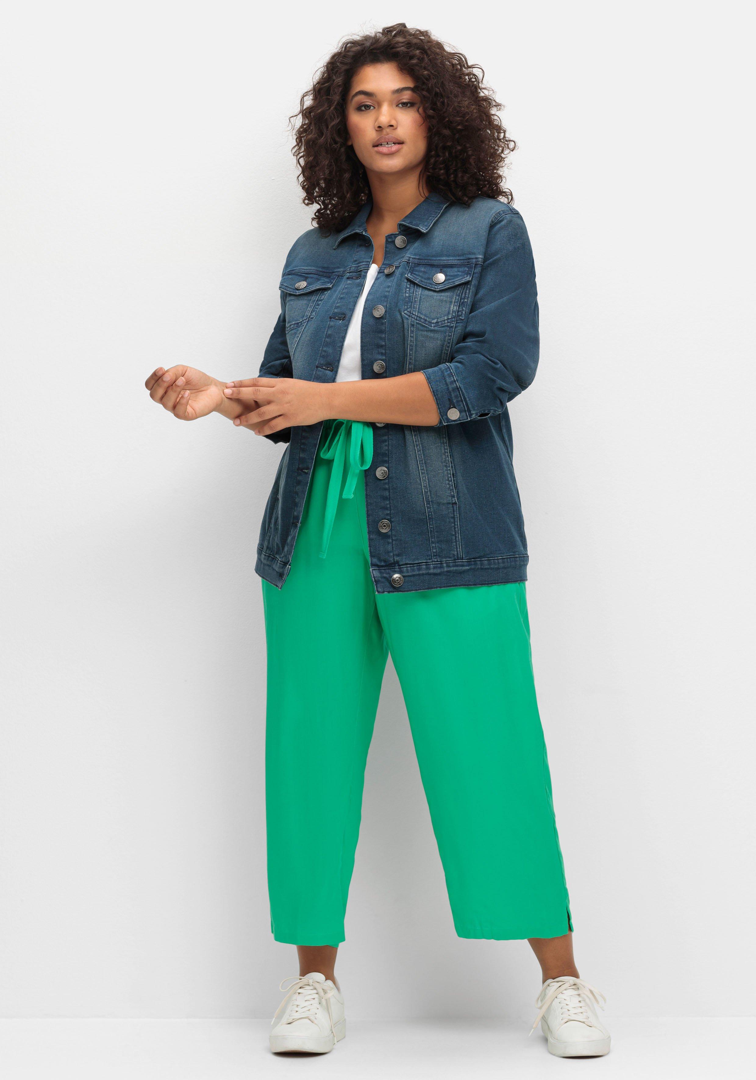 Jeansjacke in taillierter Form, mit Brusttaschen