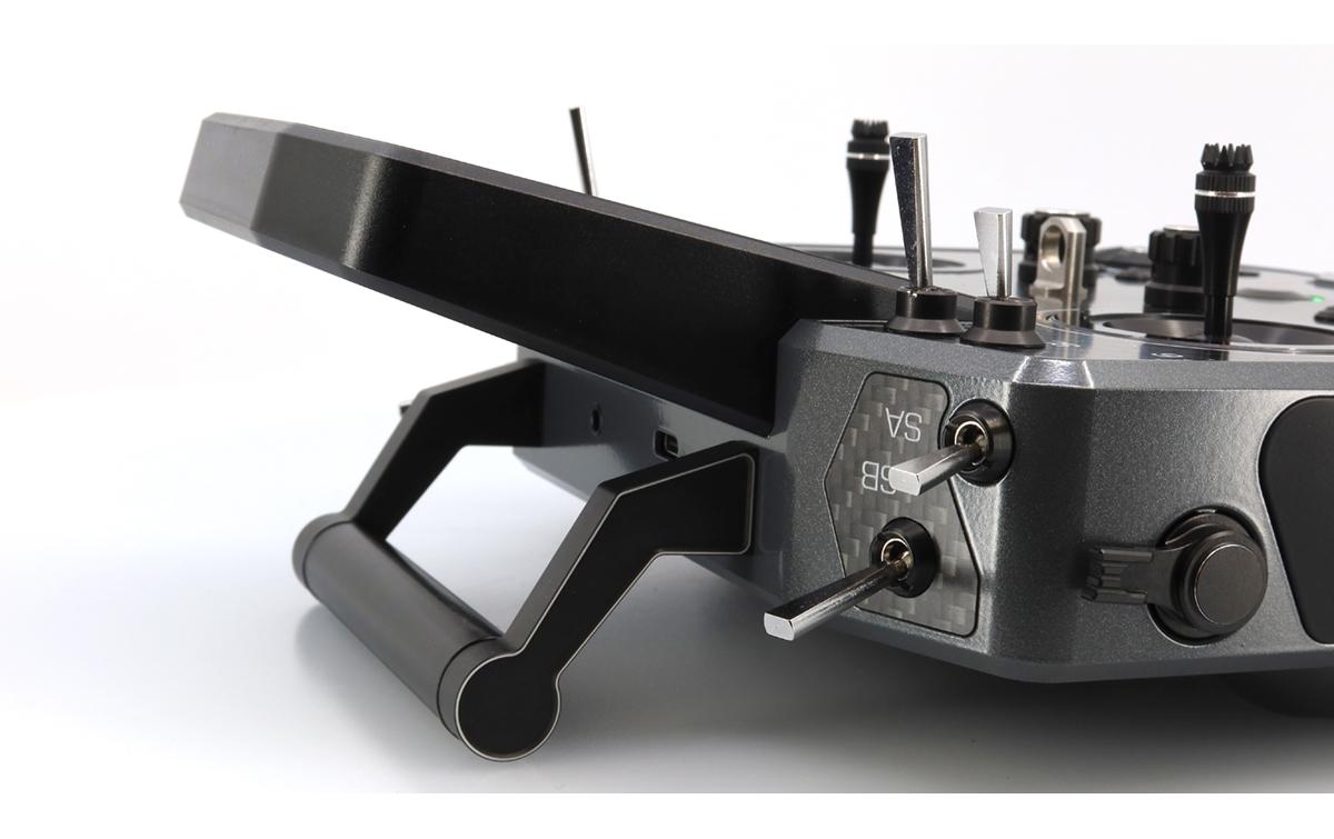 Fernsteuerung DS-24II Carbon Line Gray 24 Kanal, Duplex EX<br>Professioneller 24-Kanal-Sender mit Geber auf Rückseite und Carbon-Frontplatte
