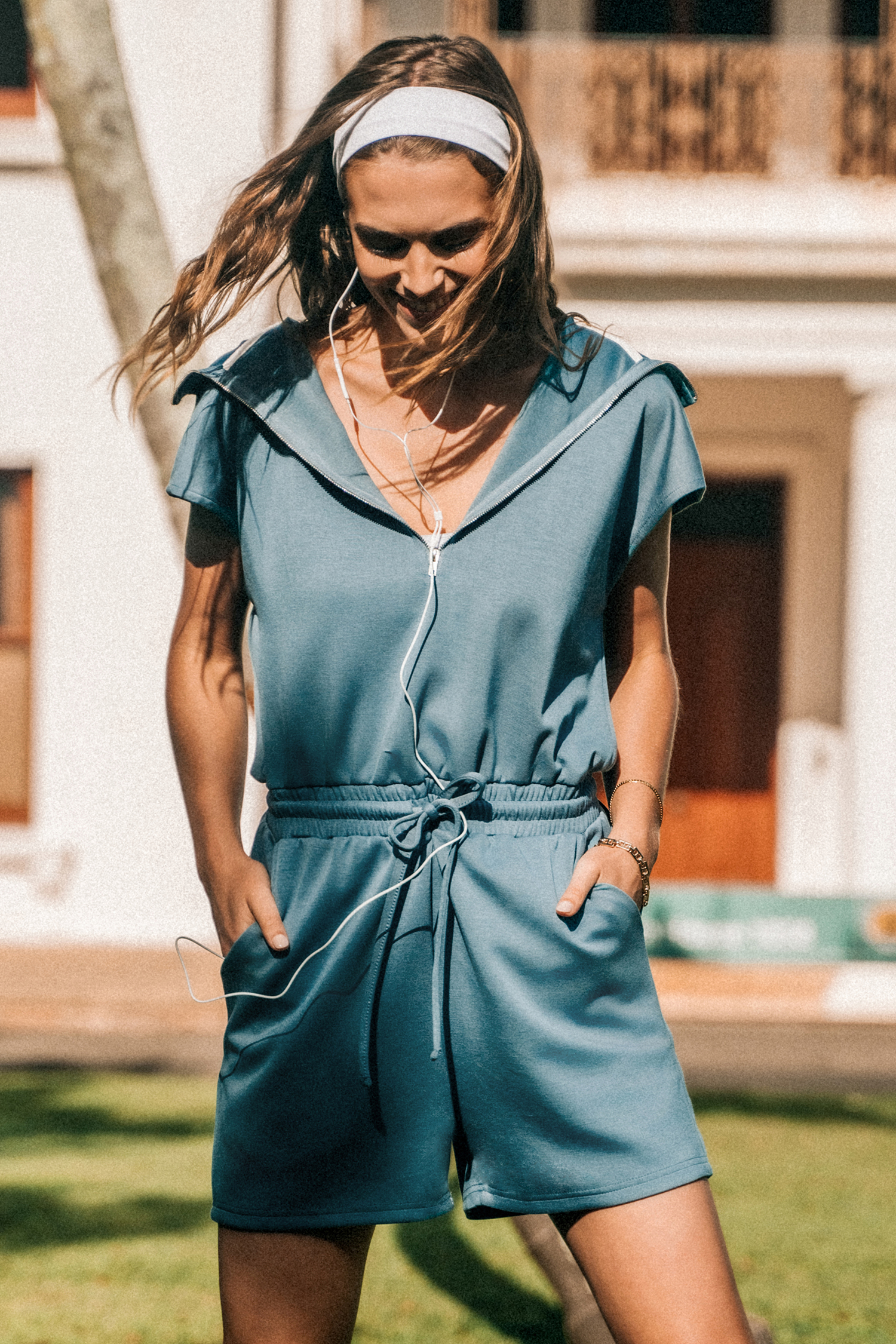 Combishort à jambes droites avec col chemise et zip sur le devant