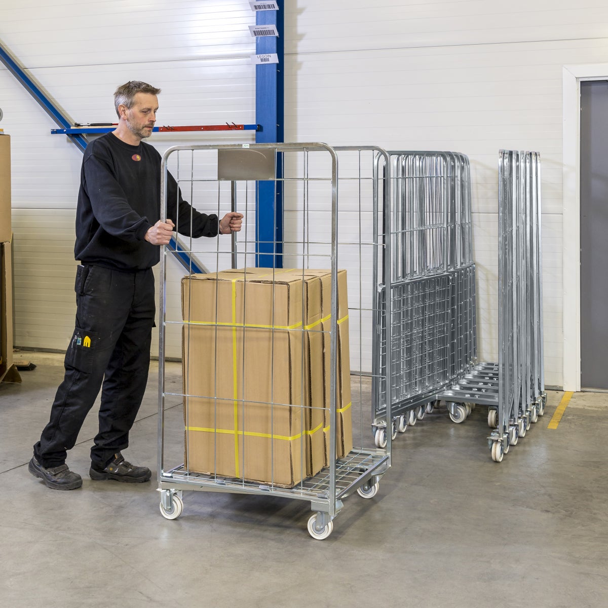 Kongamek gegalvaniseerde rolcontainer 800x700x1570mm stapelbaar met gaasbodem en 2 gaaswanden 125x300mm