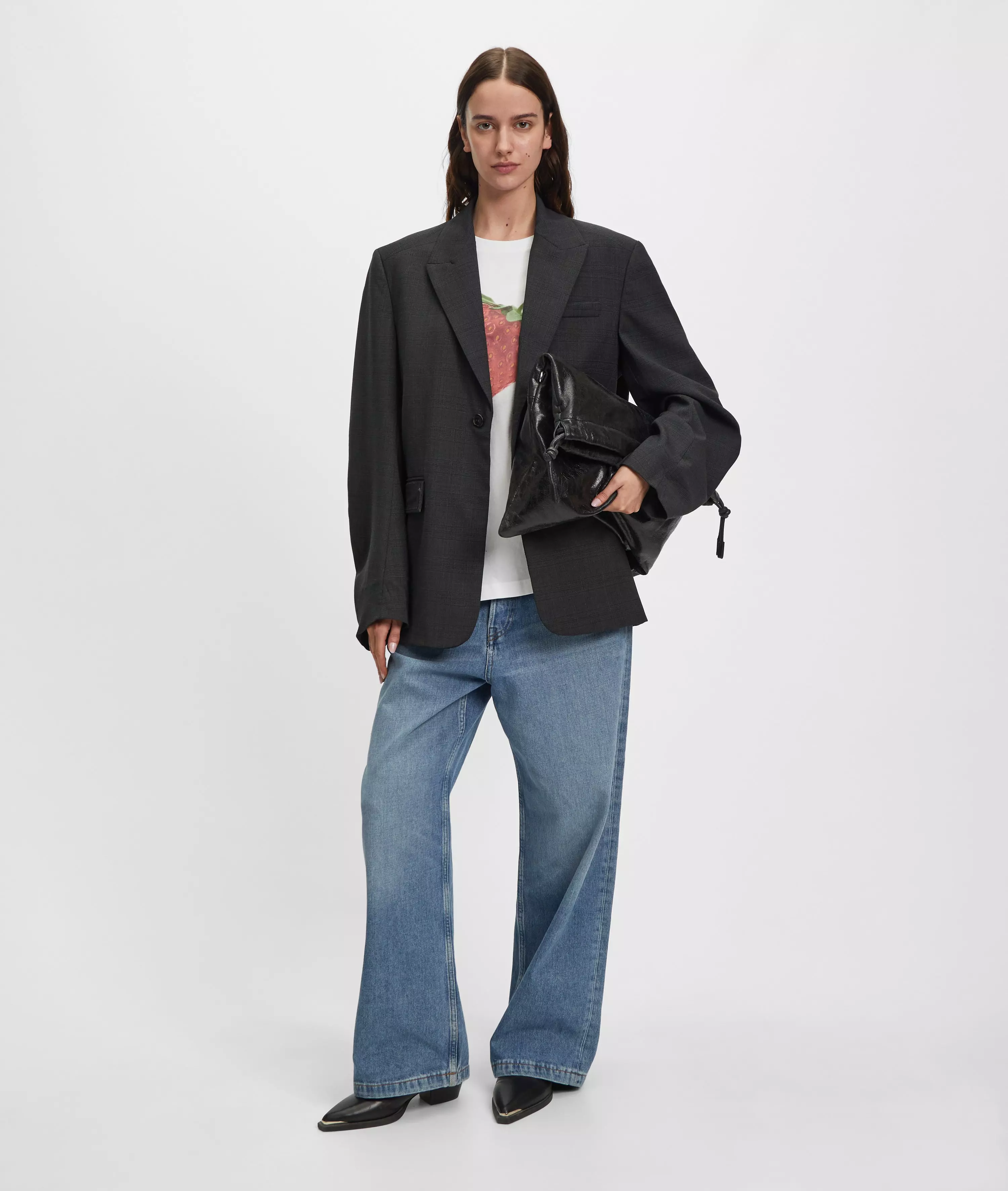 Lya II Hobo XL Very large pouch bag made from soft leather with a crinkle effect