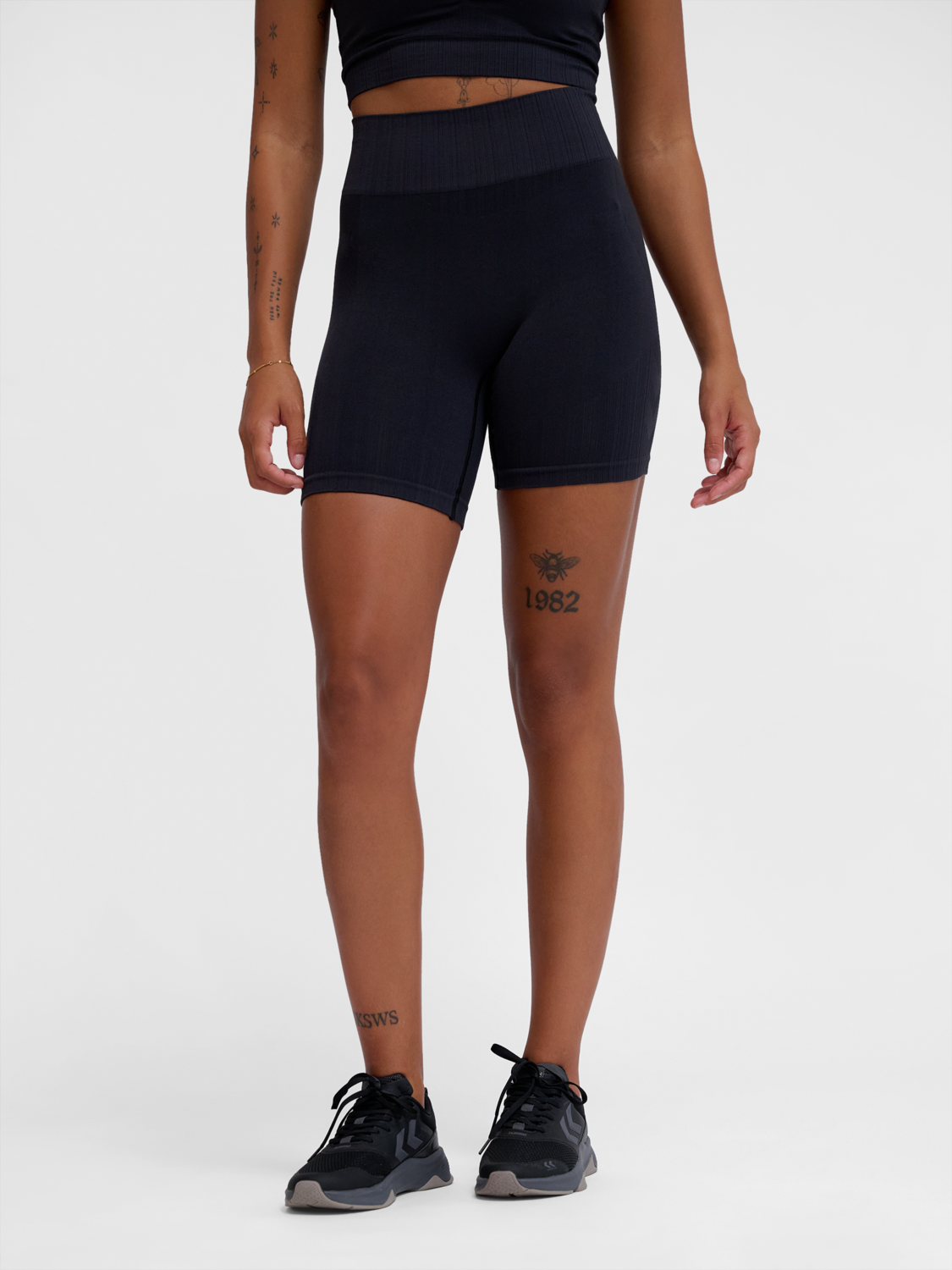 hmlMT DEFINE SEAML SCRUNCH SHORTS