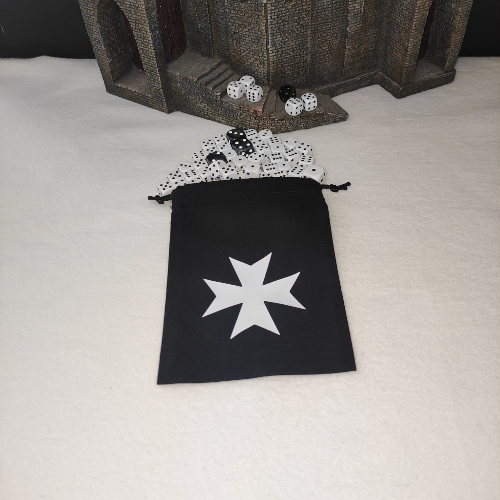Bourse à dés ou sac Pochon à dés - motif croix des templiers blanche sur fond noir