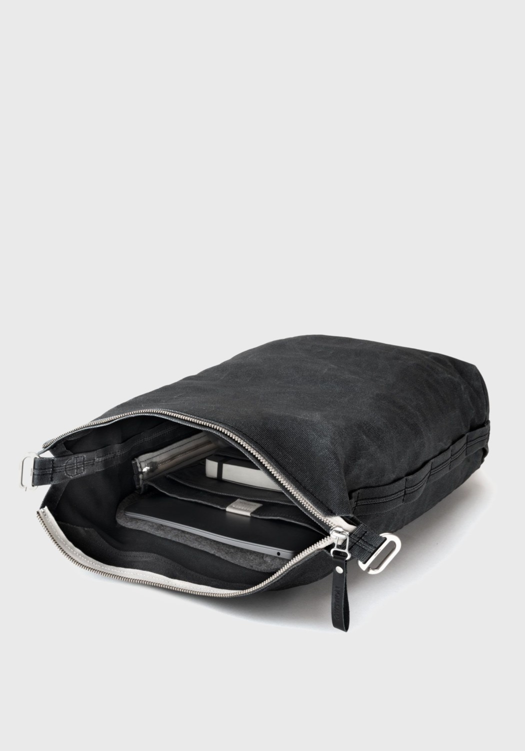 Qwstion Bananatex Zip Pack Waxed Black