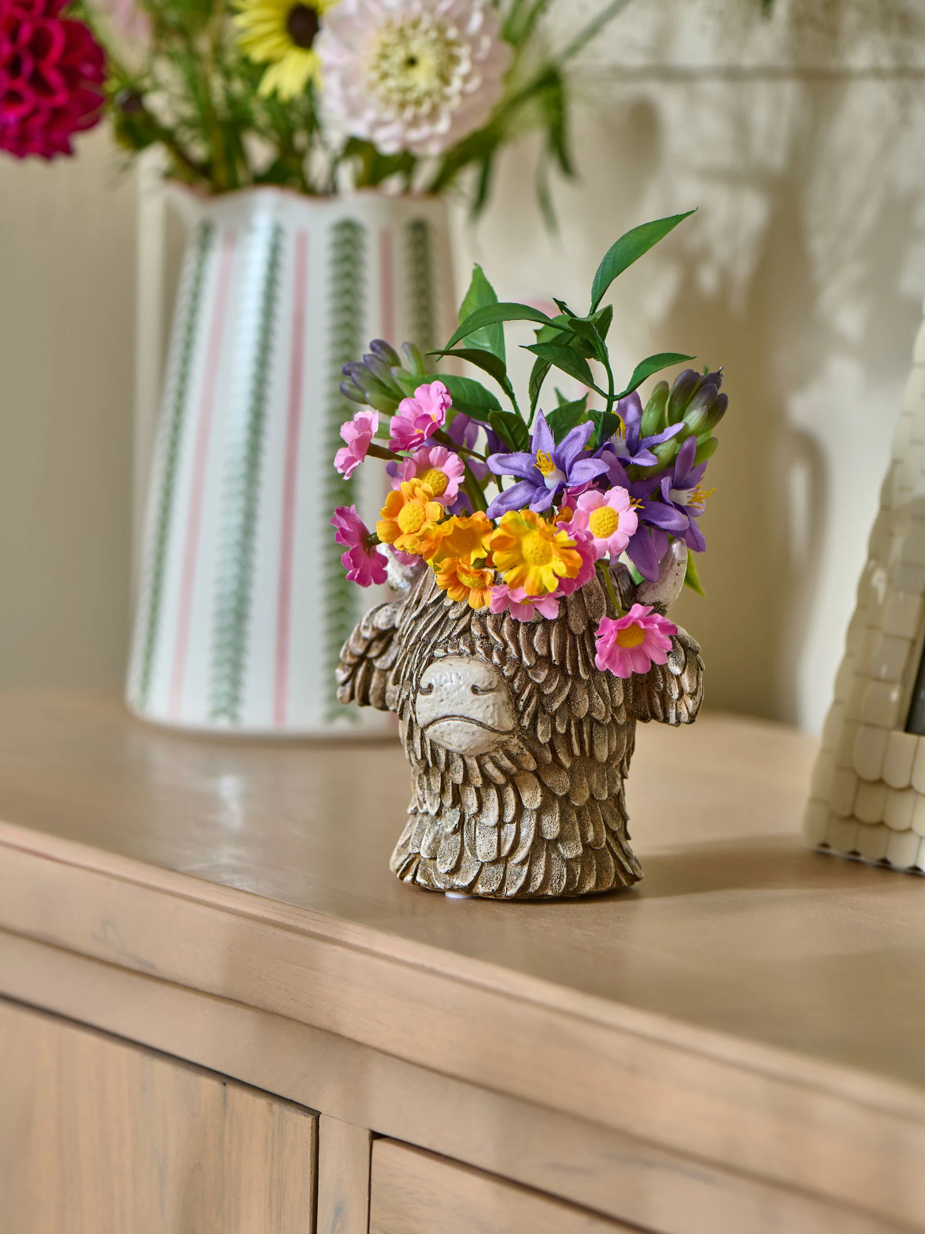 Hamish The Highland Cow Artificial Spring Flower Arrangement