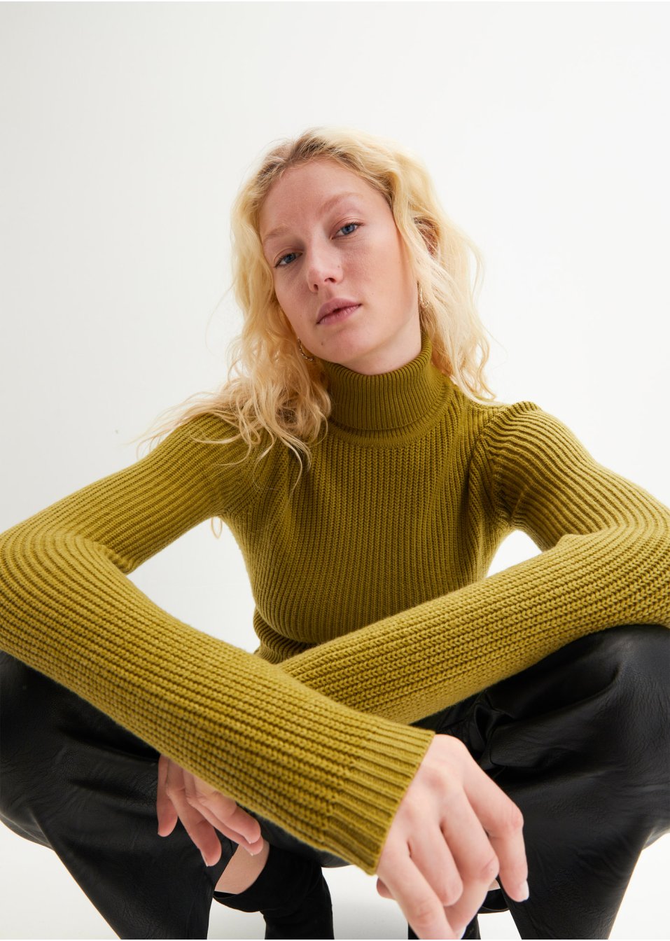 Pull col roulé, coupe étroite
