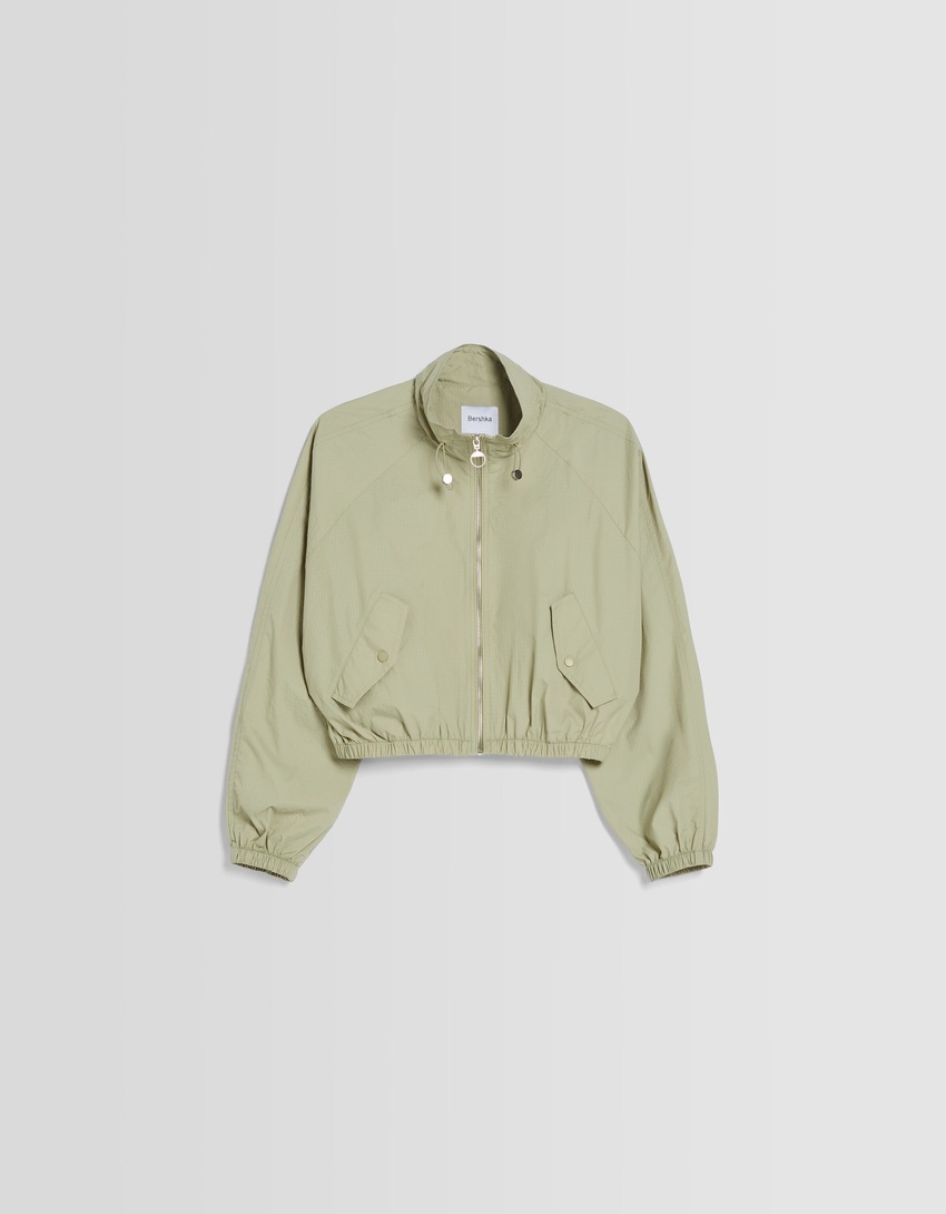 Jaqueta cropped texturizada em nylon ripstop