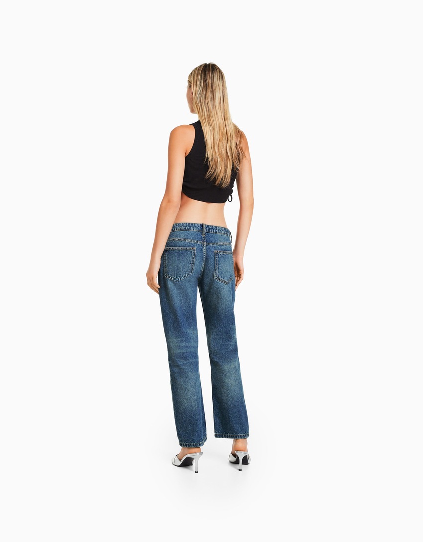 calça jeans reta cropped de cintura baixa
