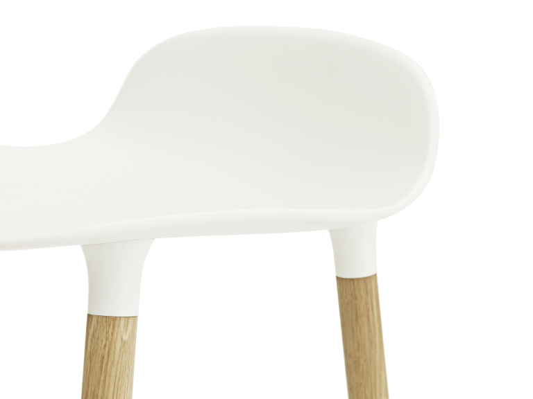 Normann Copenhagen Form Barstool barkruk 75cm met eiken onderstel grijs