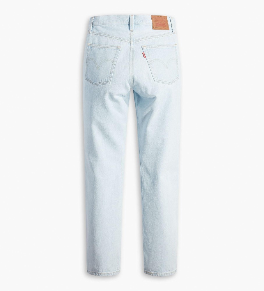 Calça jeans Levi's 501 feminina, cor índigo claro.