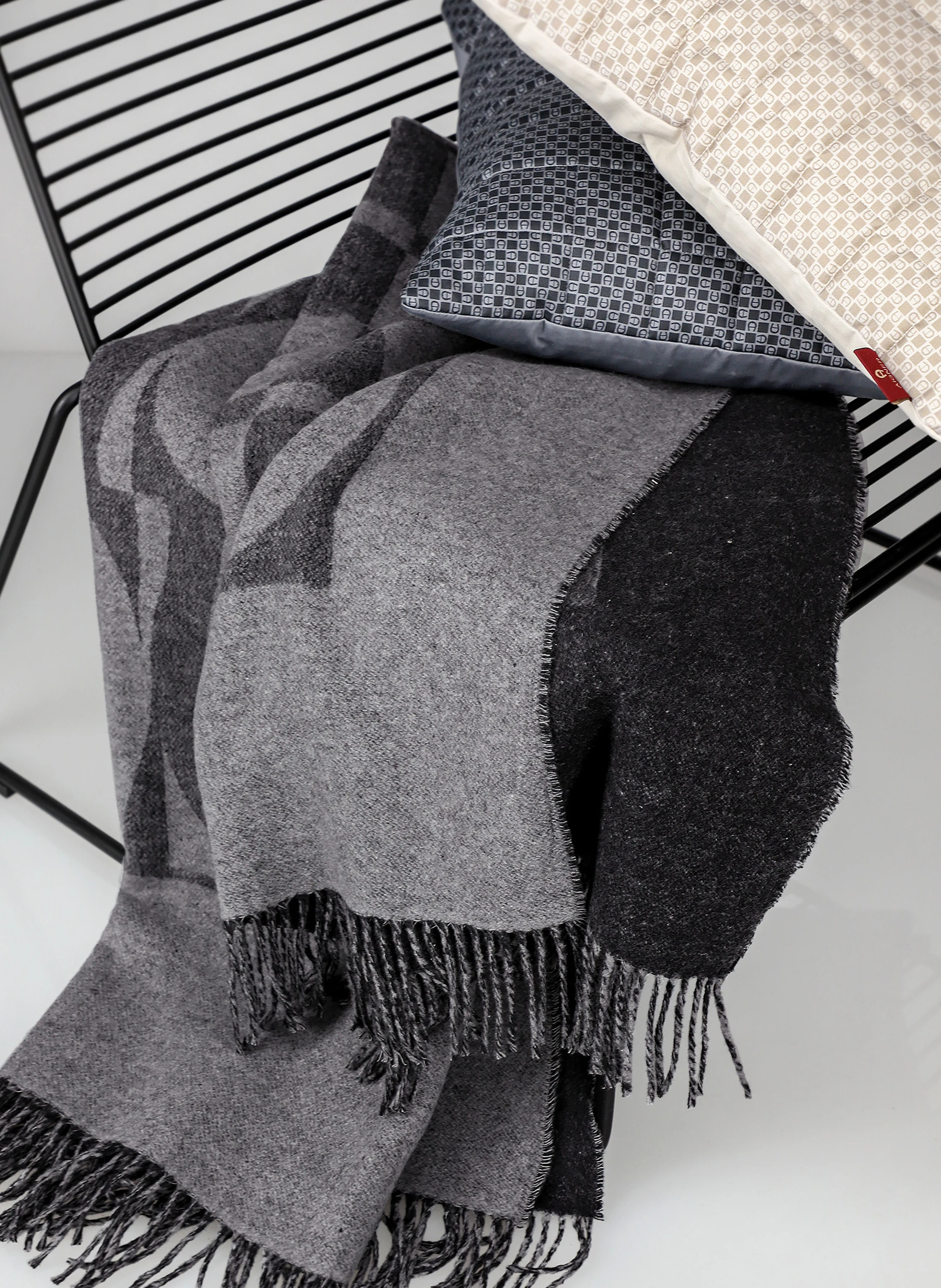 AIGNER Plaid A-MODULAR
