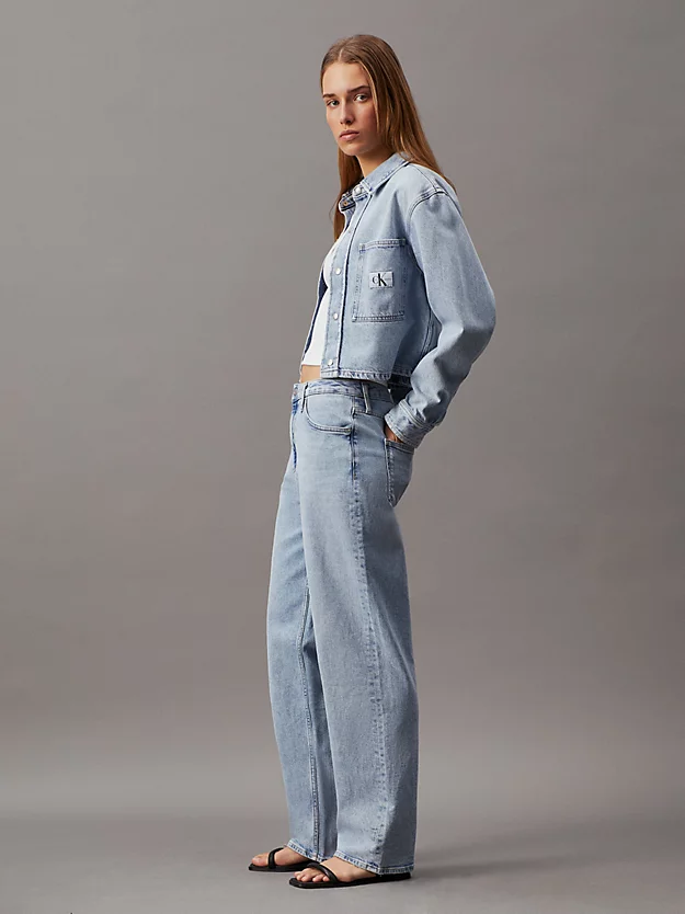 Calça jeans reta e folgada
