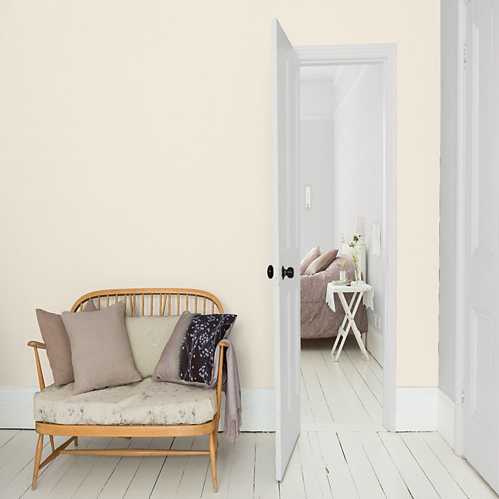 Peinture murs et boiseries Color Resist Dulux Valentine satin lait d'amande 2,5L