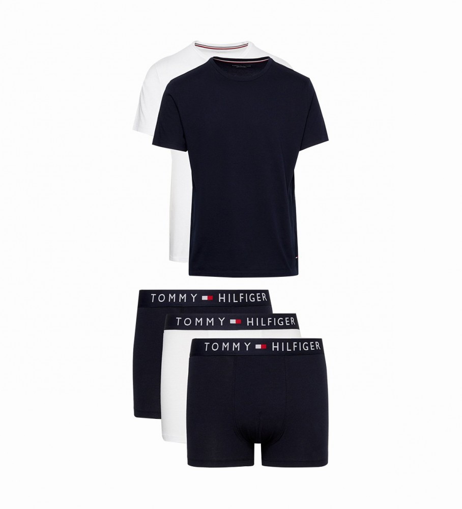 Conjunto Tommy Hilfiger com 3 cuecas boxer e 2 camisetas, uma branca e uma azul-marinho.