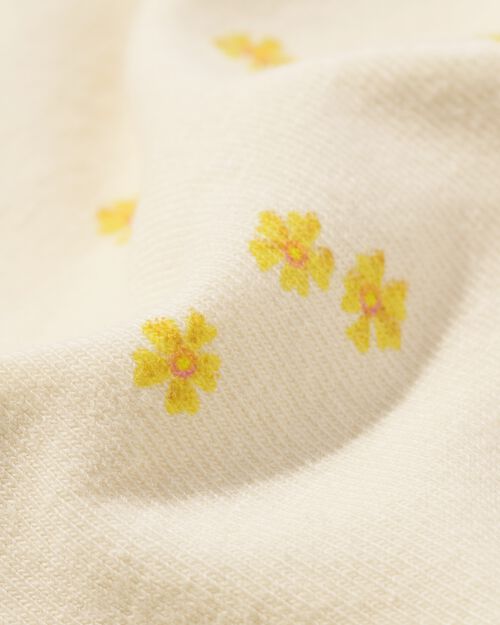 ensemble de vêtements t-shirt et short nouveau-né fleurs jaune pâle
