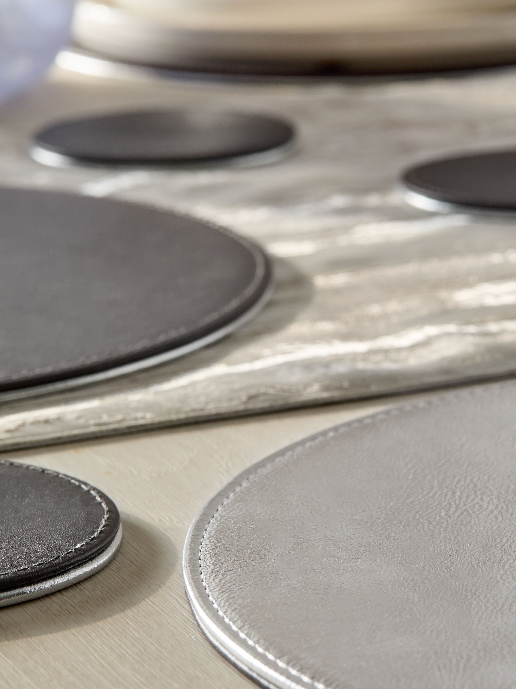 Set van 4 omkeerbare placemats en onderzetters van imitatieleer