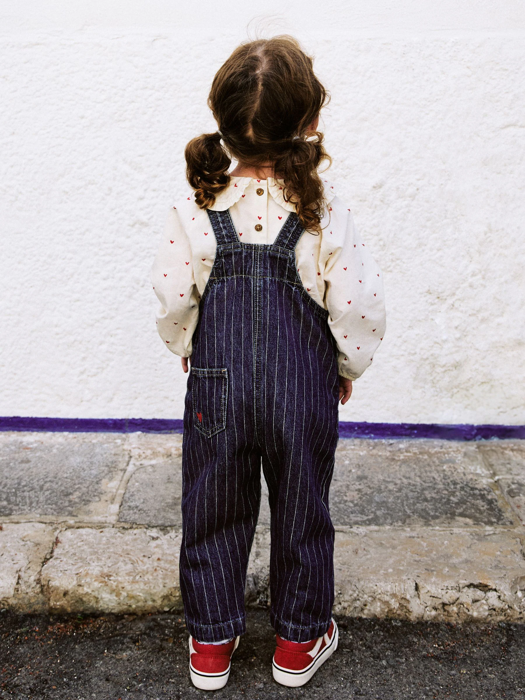 Donkerblauw denim - Set van bretelbroeken en blouse met hartjesprint (3mnd-7jr)