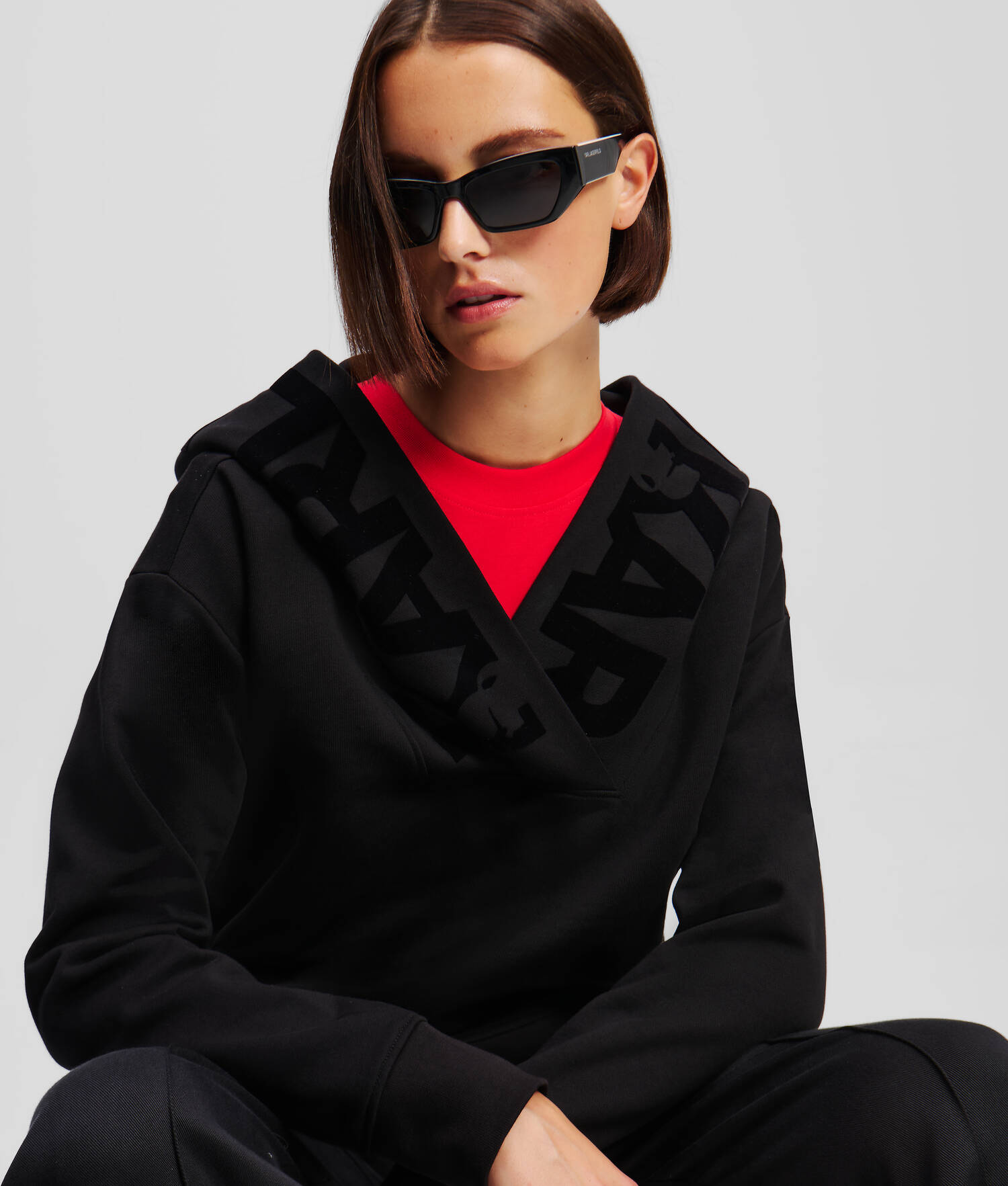 AUDACIEUX SWEAT À CAPUCHE AVEC LOGO KARL