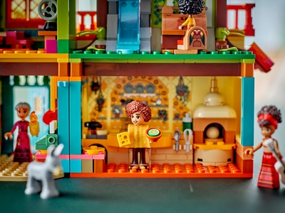 LEGO Het magische huis van de familie Madrigal (43245)