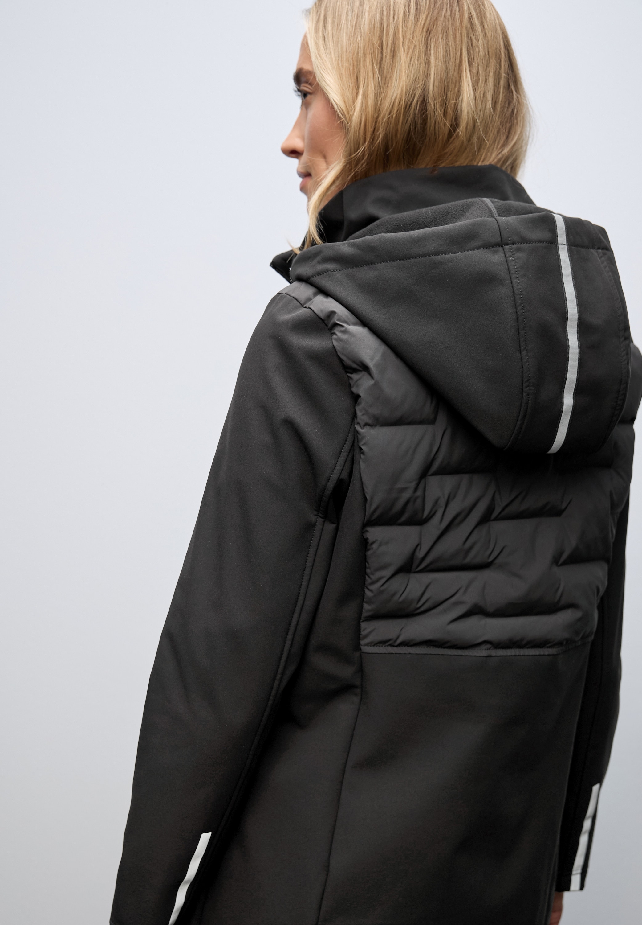 STREET ONE Softshelljacke mitKapuze mit Details und Kapuze mit Tunnelzug