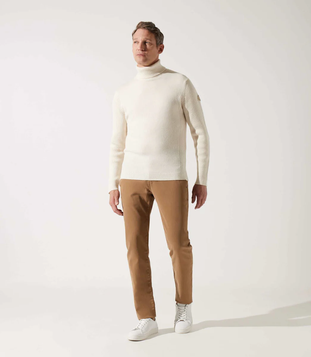 Pull col roulé écru