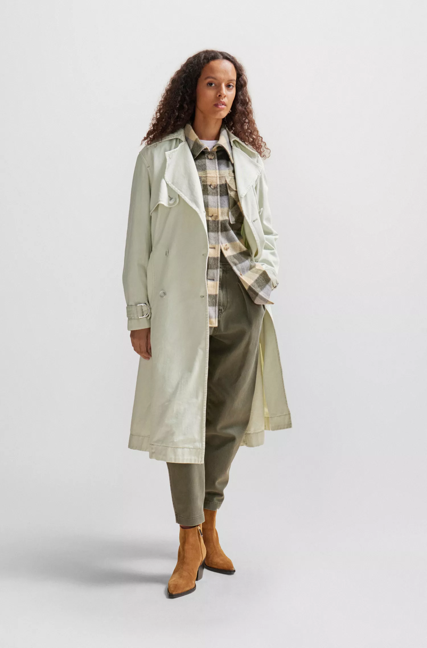 Trench coat BOSS laranja, modelagem oversized, em algodão repelente à água.