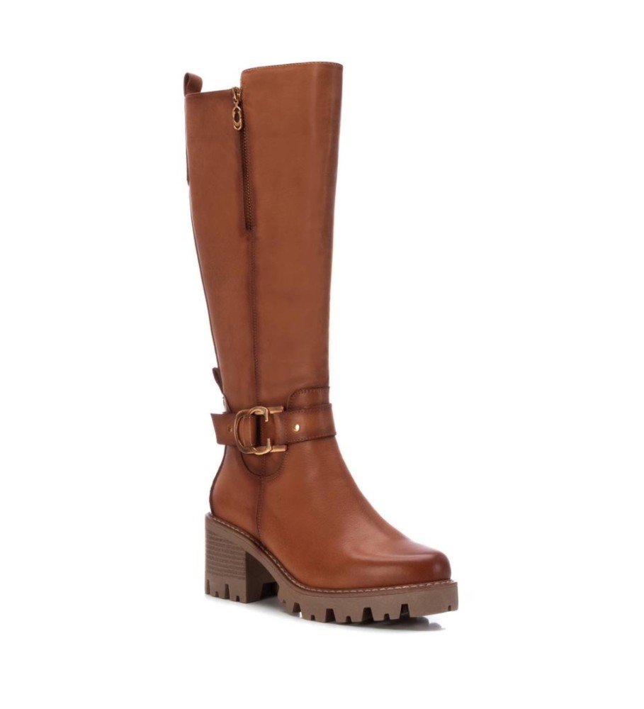 Botas Carmela em couro marrom, modelo 161077 - Altura do salto: 7 cm -