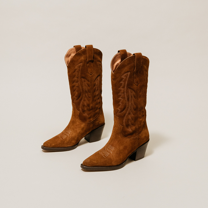 Bottes à talons et bouts pointus  en croute cognac