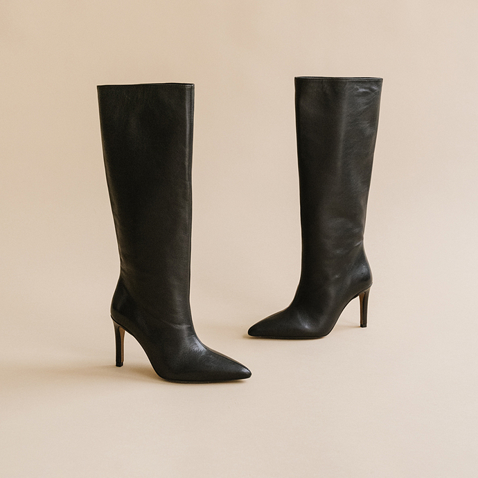 Bottes à talons et bouts pointus  en cuir noir