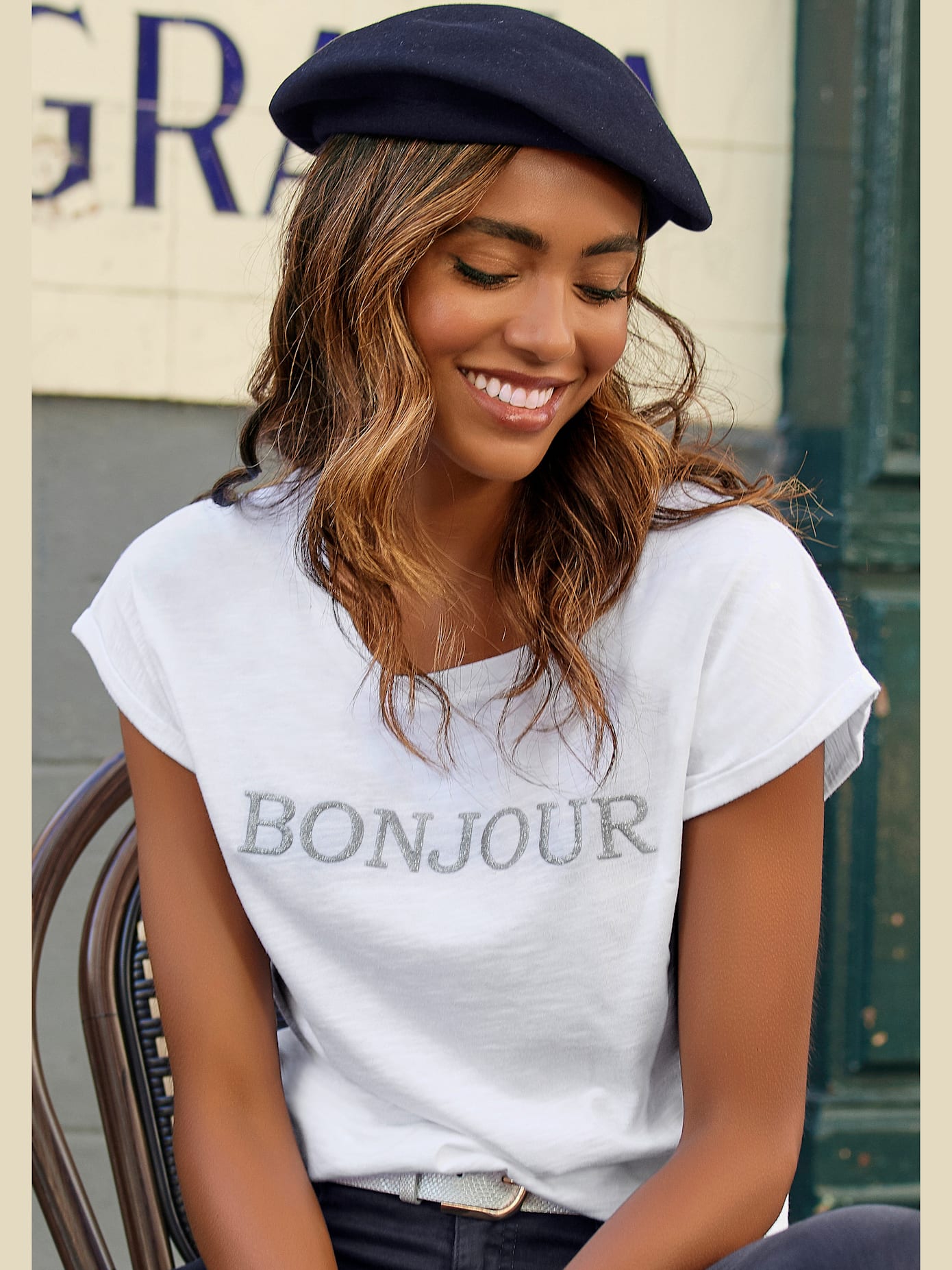 T-shirt imprimé «bonjour » tendance devant