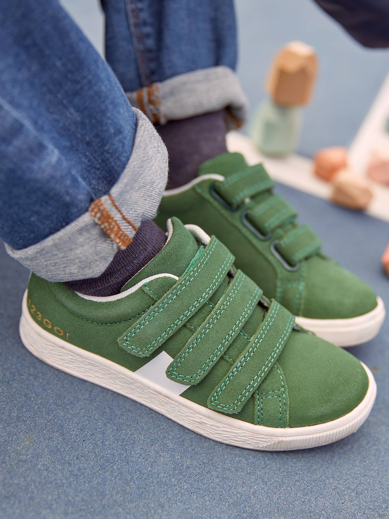 Tênis de couro com fecho de velcro, para meninos, azul escuro liso