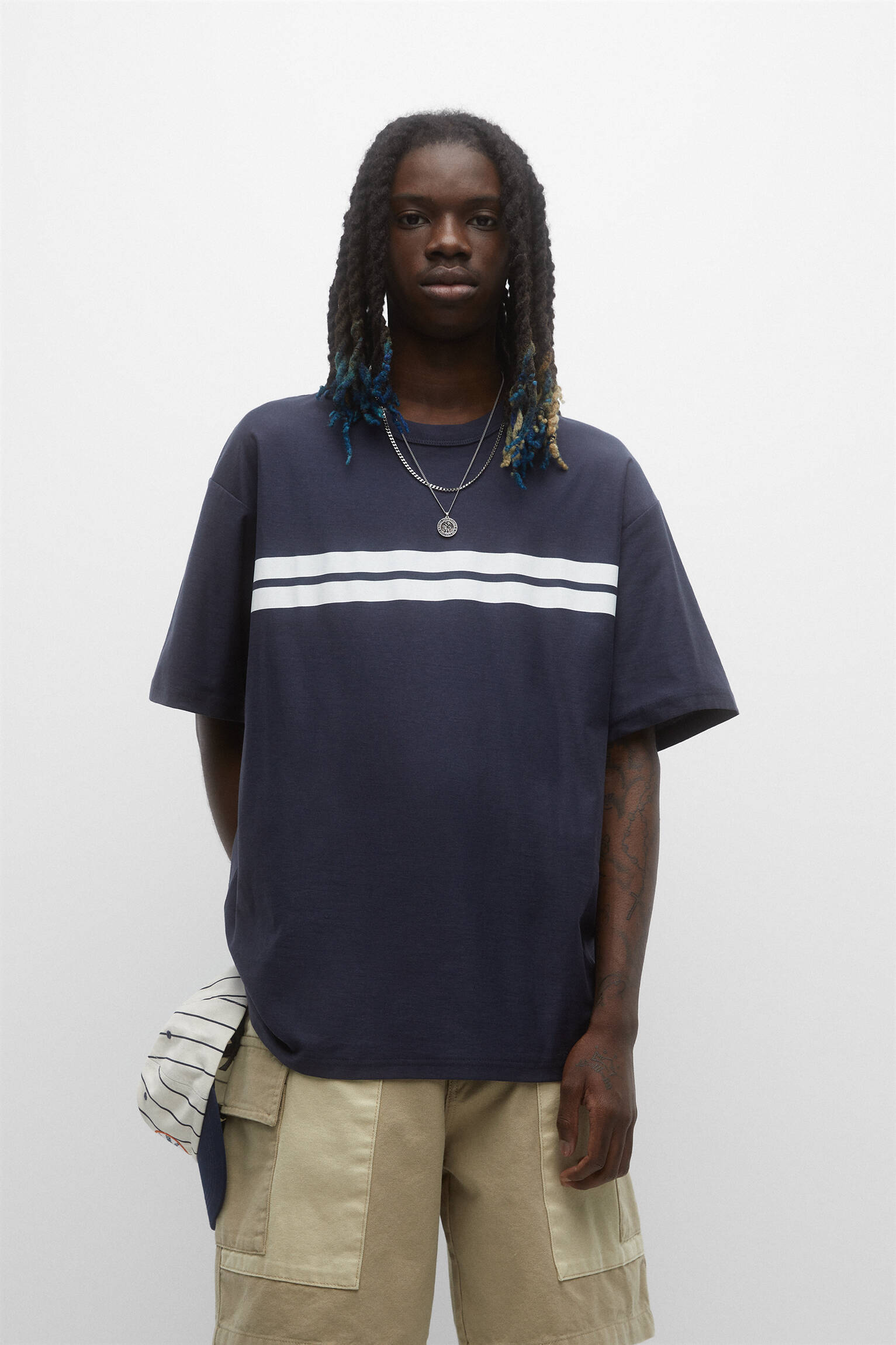CAMISETA COM PAINEL LISTRADO - AZUL MARINHO
