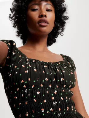 Vestido curto com estampa geométrica delicada