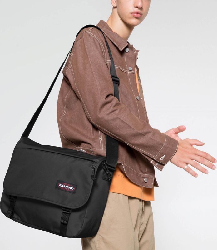 Eastpak - Delegate+ - Schoudertas - Zwart - Verstelbare Schouderband