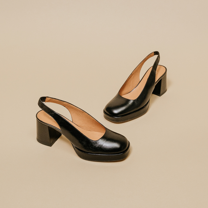 Escarpins à talons et bouts carrés  en cuir vieilli noir