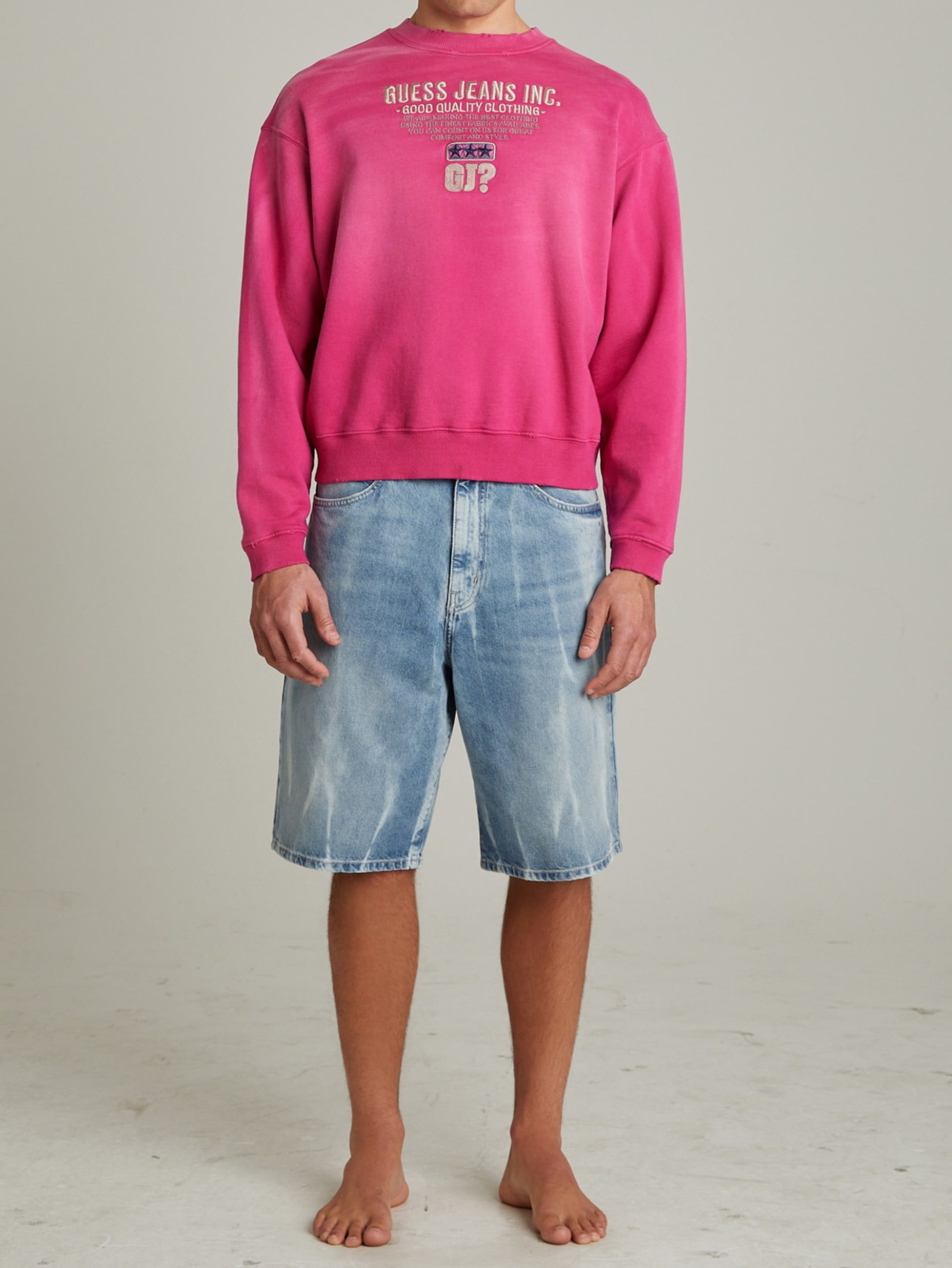 Moletom gola redonda com logo em estilo cursivo