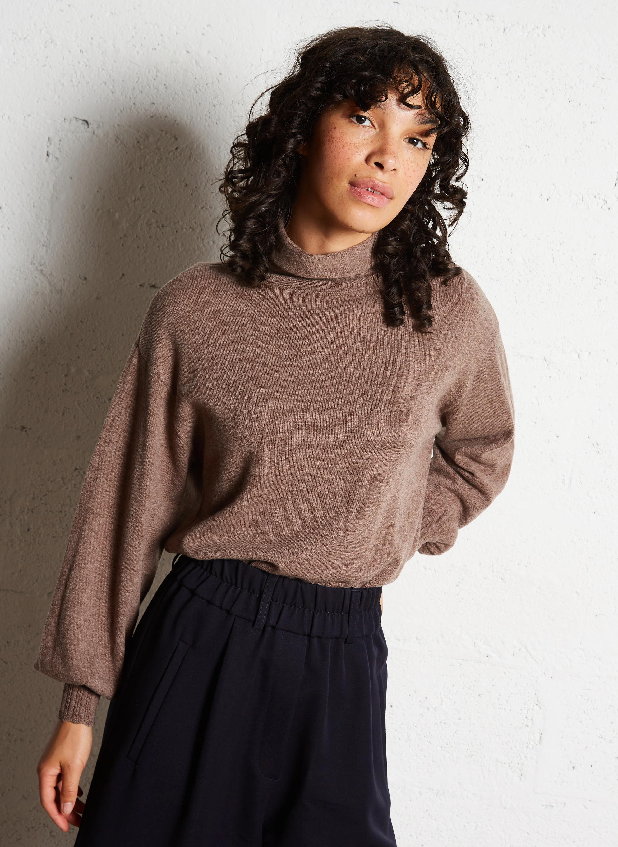ARMONIE - Pull col montant en laine | Beige