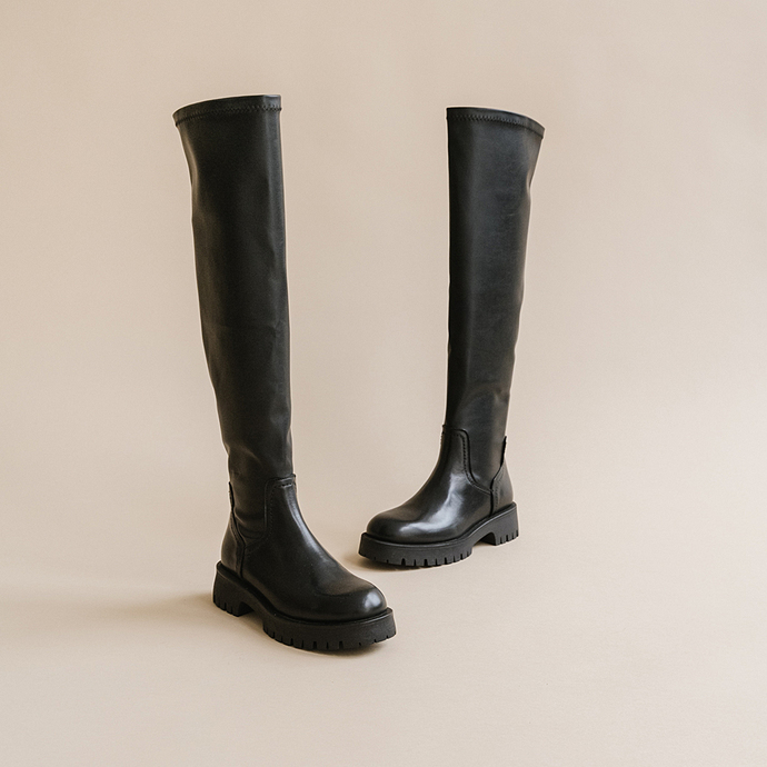 Bottes à semelles crantées  en cuir noir