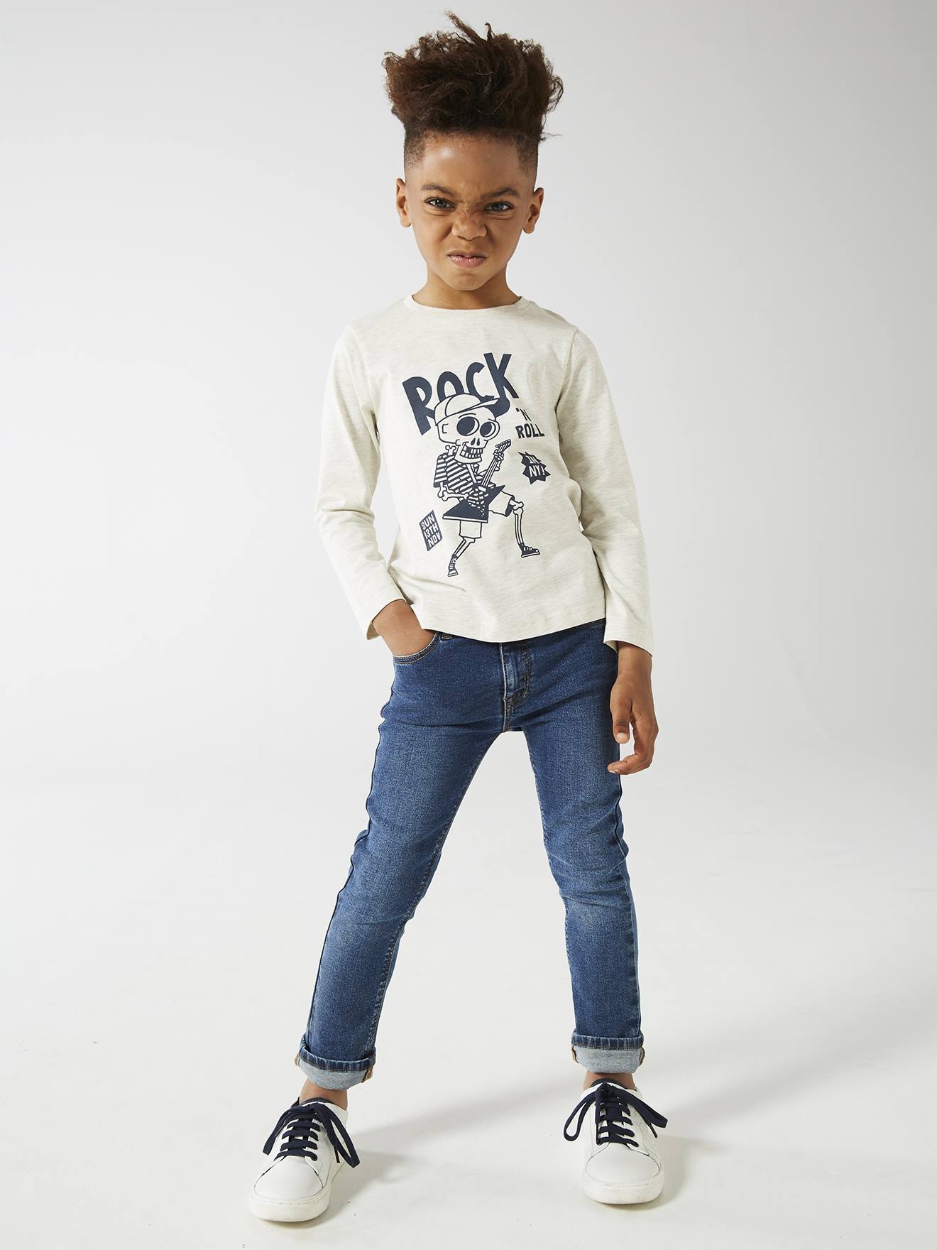 Calça jeans básica slim para meninos, cor pedra