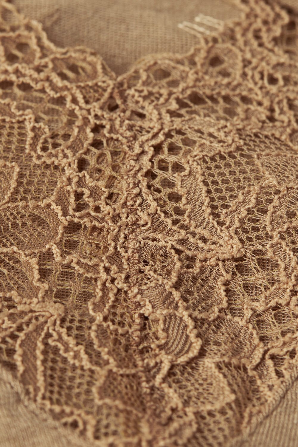 Camisa de manga comprida ultraleve em cashmere com detalhes em renda.
