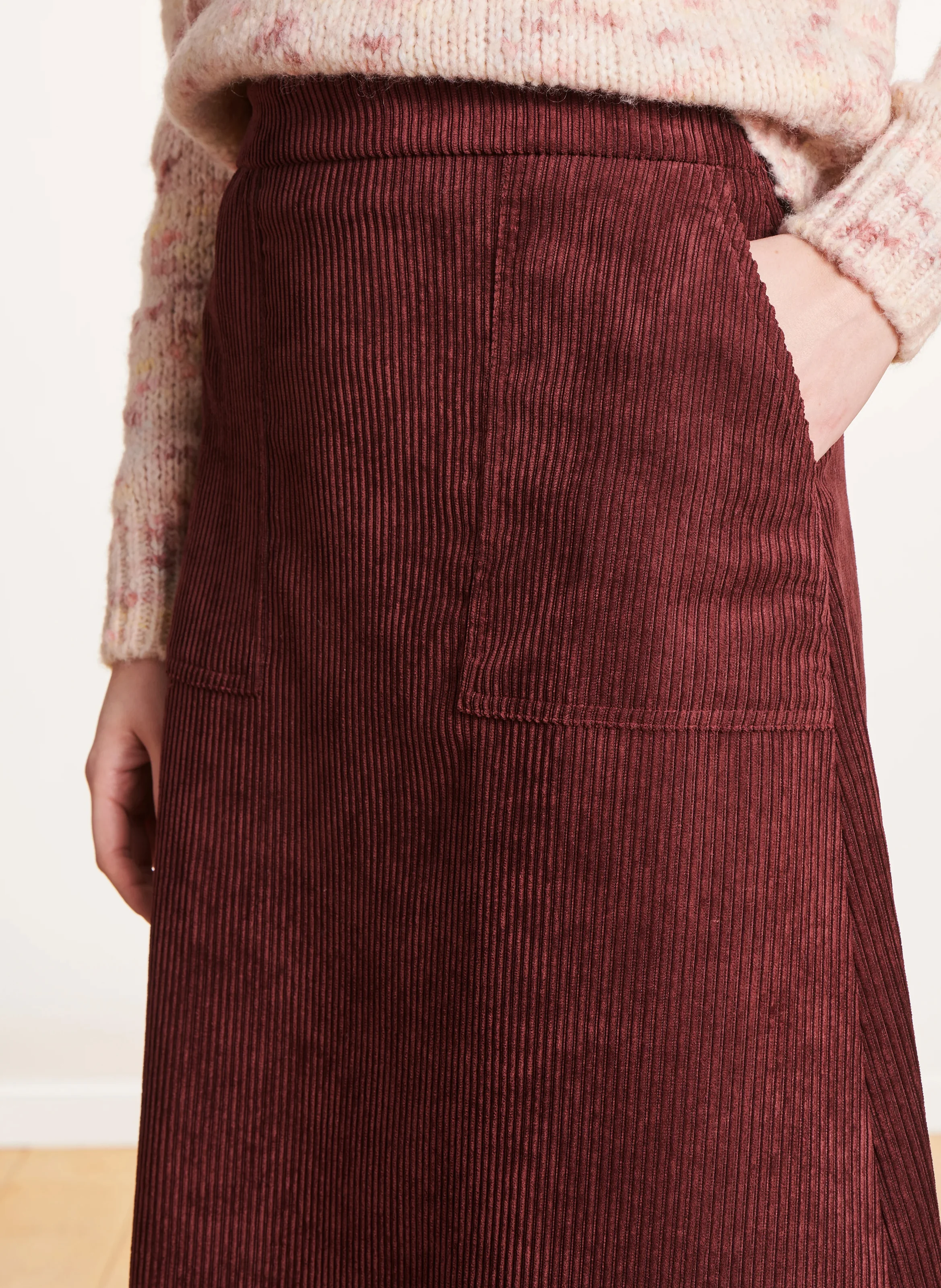 Jupe midi crayon en velours côtelé | Marron