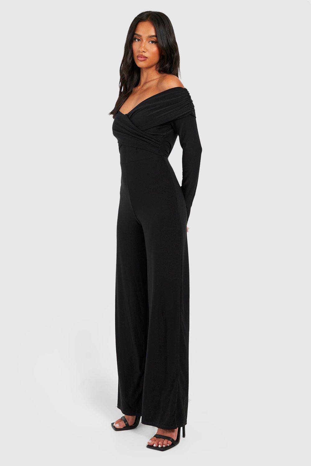 boohoo Combinaison Petite Premium Slinky à Décolleté Bardot et Détail Torsadé