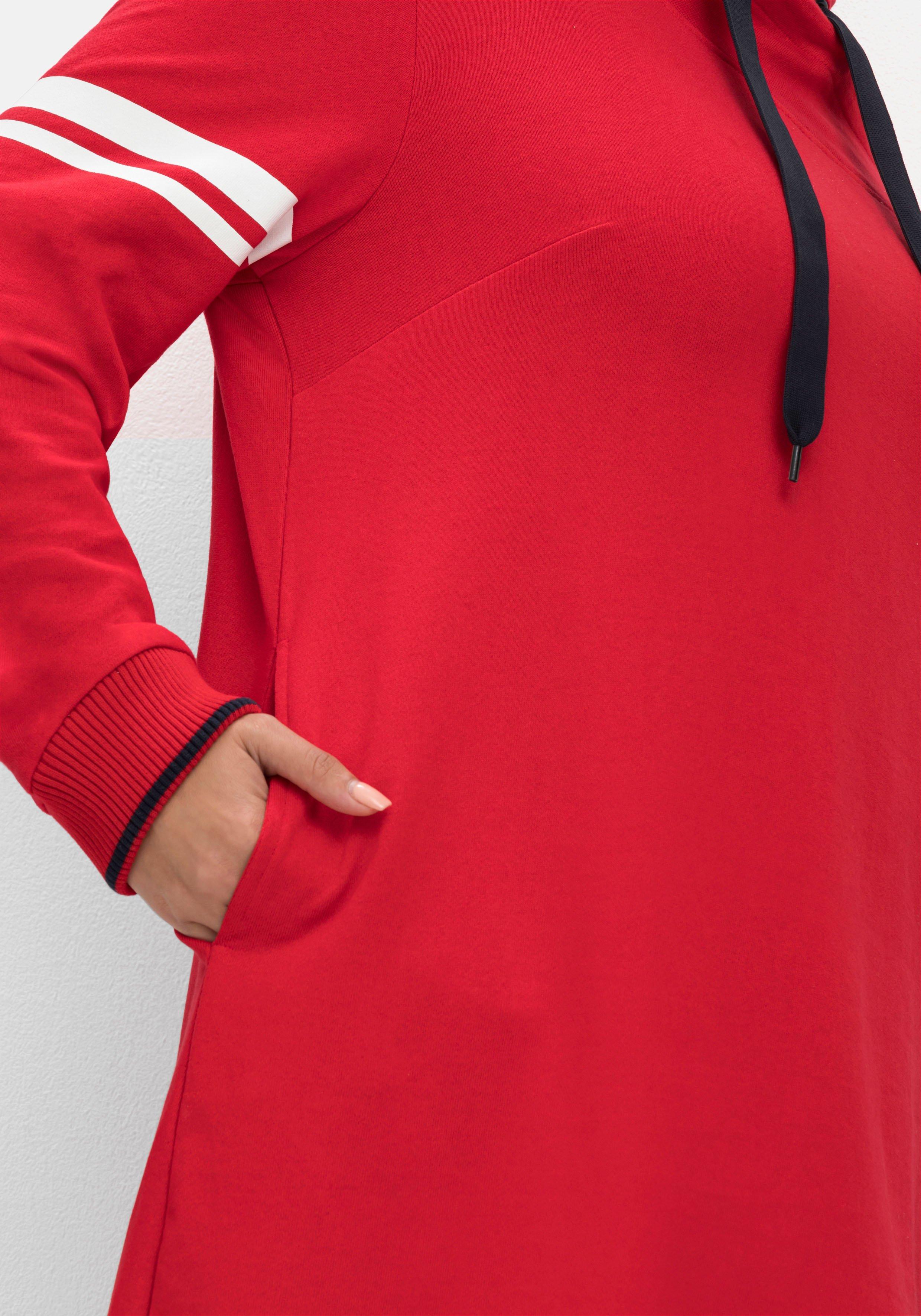Kurzes Sweatkleid mit weitem Kragen, in leichter A-Linie