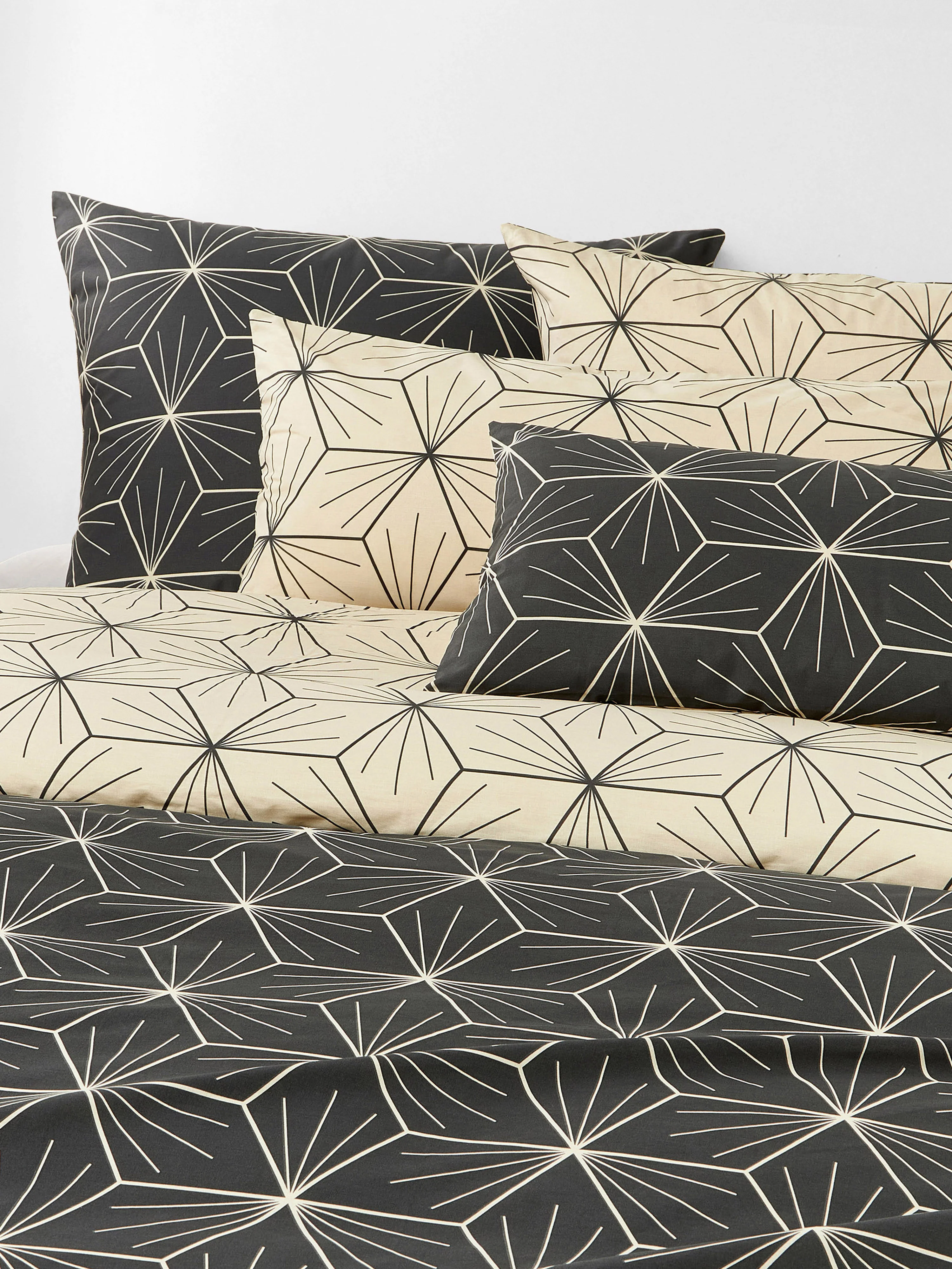 Omkeerbare kussenhoes Ilda met geometrische print