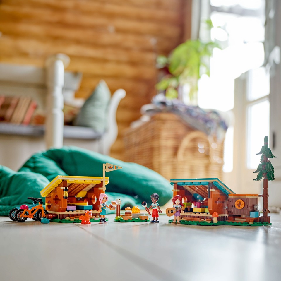 LEGO Friends - Adventure Camp – hyggelige hytter (42624)